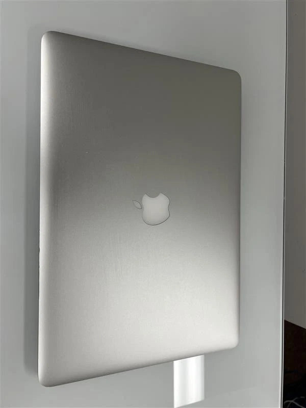 MacBook Pro 15.4" (Retina, 2015) 512GB SSD / 16GB RAM