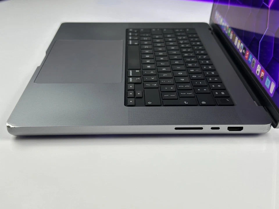 MacBook Pro 16" (2021) M1 Pro 512GB SSD / 16GB RAM