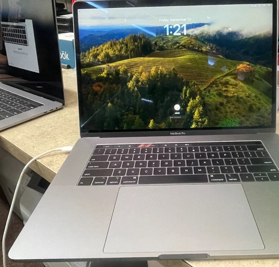 MacBook Pro 15" (2018) 512GB SSD / 16GB RAM